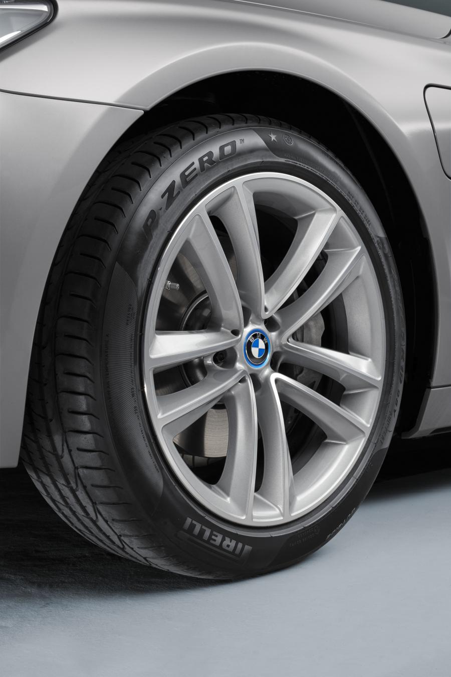 Колеса BMW 740e iPerformance (G11) 2016 года  (WW) (фото 6 из 17)